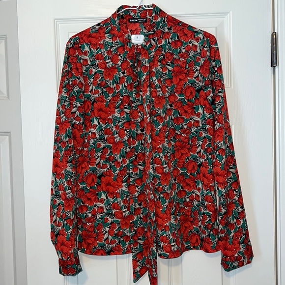 🌷Red Tulips Blouse - Picture 1 of 8